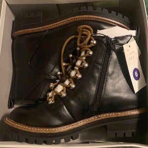 A new day laced boots